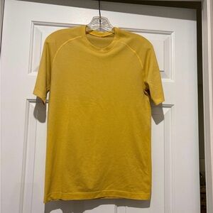 Lululemon Athletica Yellow Short Sleeve Tee